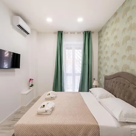 Jhonny's Near Vatican 3 Bedroom's *
